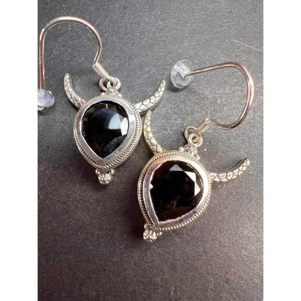 NEW Artisan crafted Thai black spinel bull head sterling silver earrings